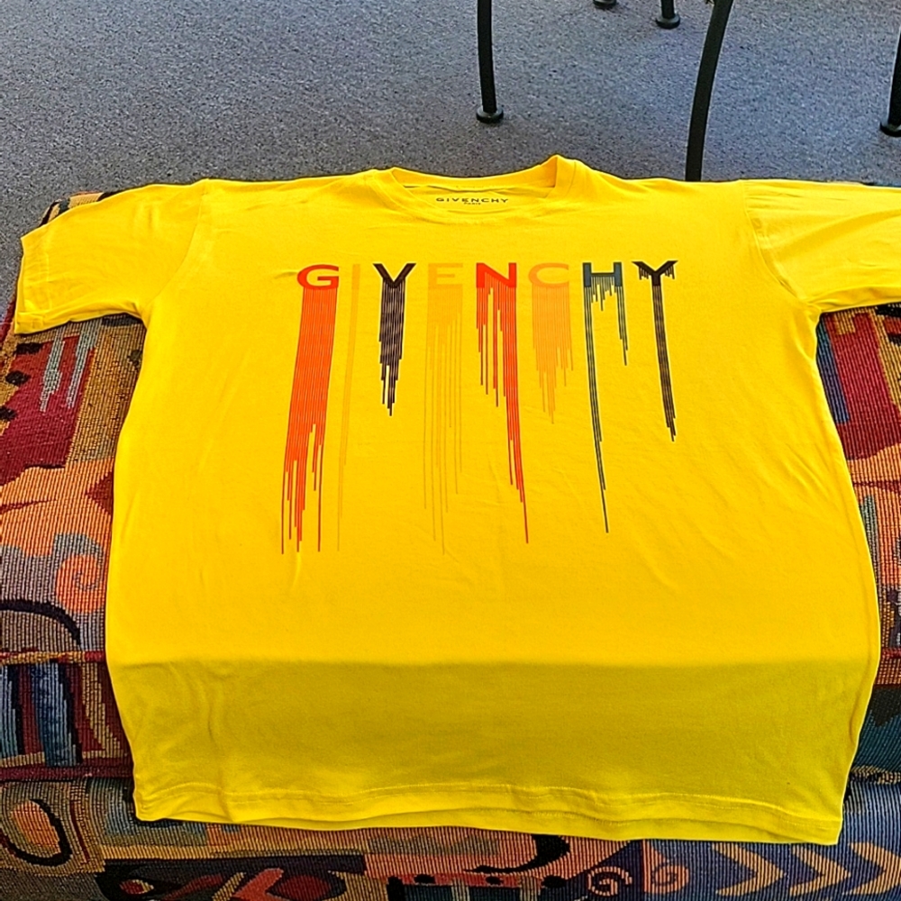 GIVENCHY YELLOW TEE-SHIRT FOR MEN OR WOMEN